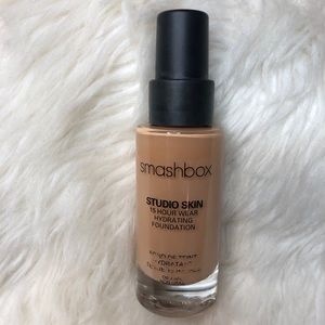Smashbox Makeup - NWT Smashbox Studio Skin Foundation Smashbox Makeup - NWT Smashbox Studio Skin Foundation